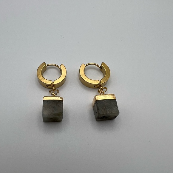 Stone Dainty Gold Hoops - Elegant Classic Earrings - Small Minimalist Hoop - Picture 3 of 16